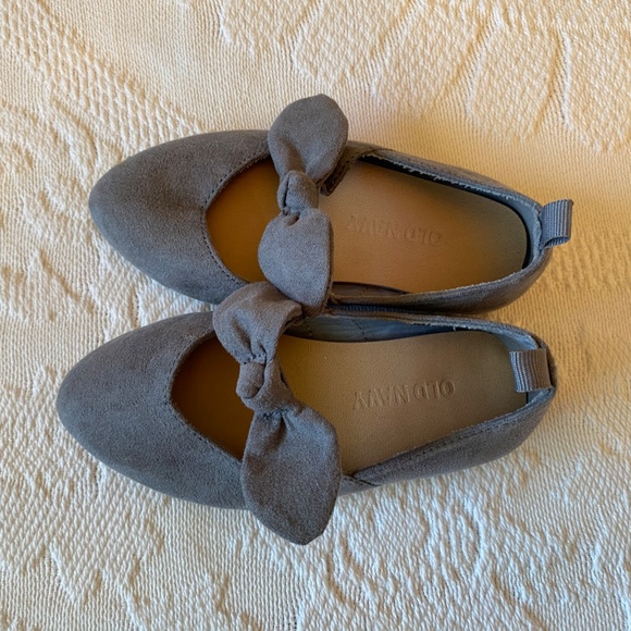 Toddler size 5 shoes - Picture 3 of 6